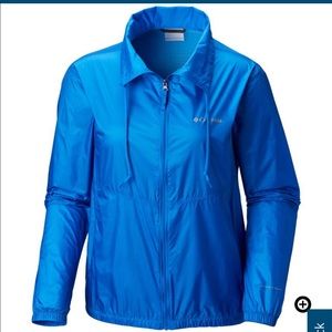 Lightweight women’s windbreaker